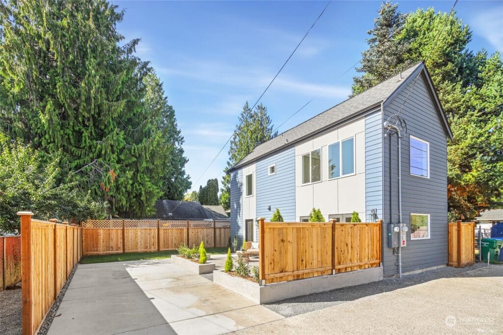 2293482_14_0 Exterior of Seattle DADU by Haas Development and Construction.