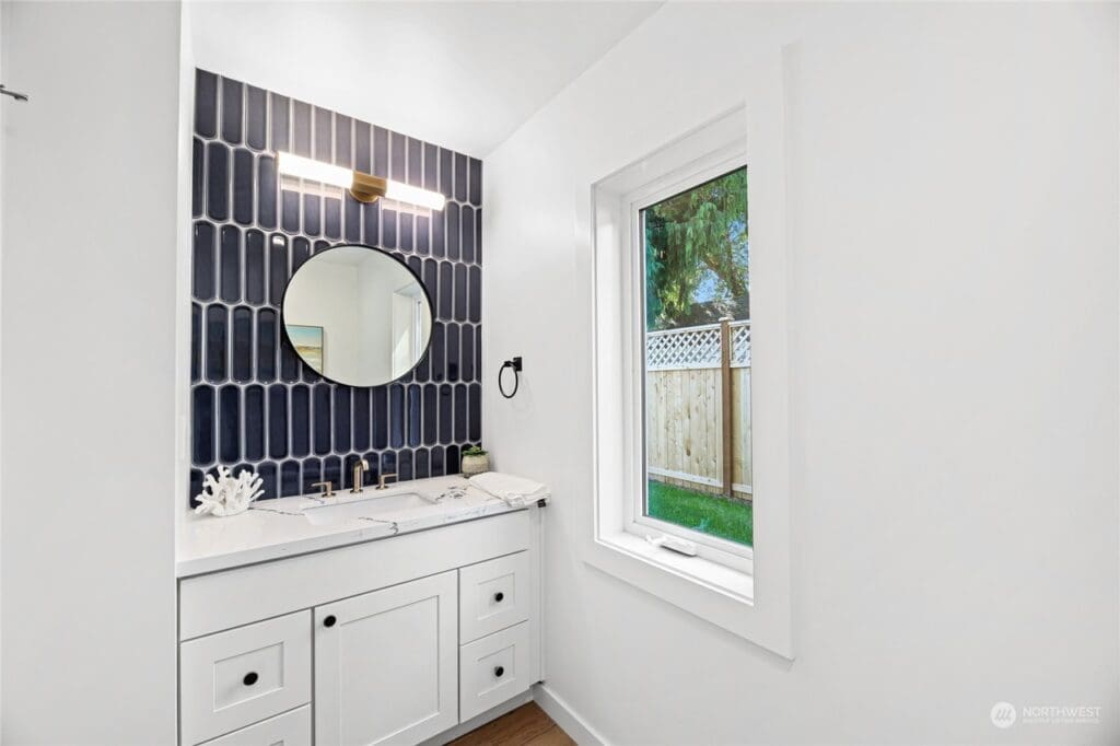 2293482_8_0 Seattle DADU small bathroom image.